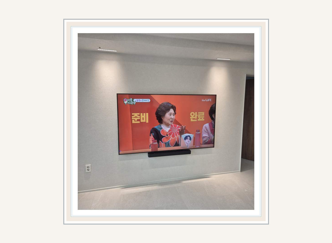 군포시 · 만안구 TV 이전설치와 선숨김 참고 이미지 2 · 풀모션 브라켓 호환 관련 점검