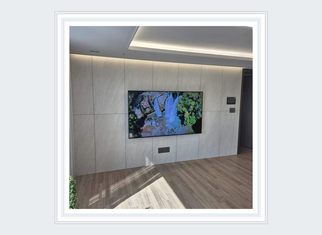 서초구 · 강남구 TV 이전설치와 선숨김 참고 이미지 1 · 거실장 이동과 시선 높이 관련 점검