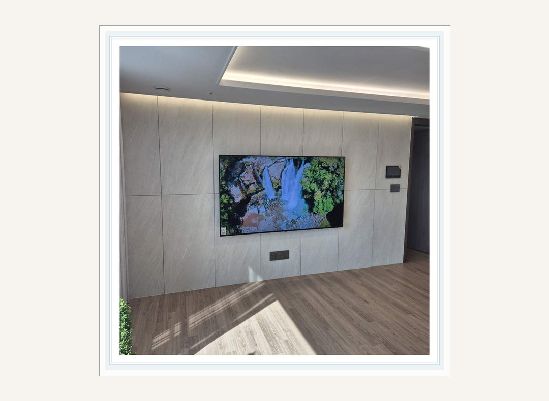 서초구 · 강남구 TV 이전설치와 선숨김 참고 이미지 3 · 거실장 이동과 시선 높이 관련 점검